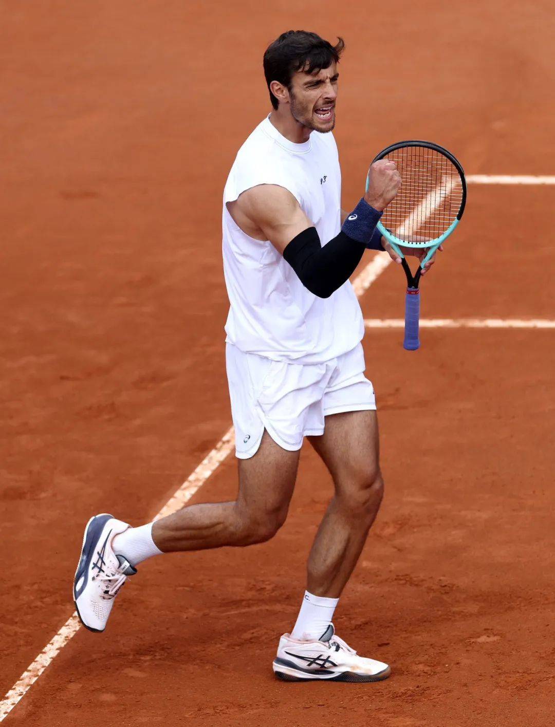 天刚蒙蒙亮 天刚蒙蒙亮